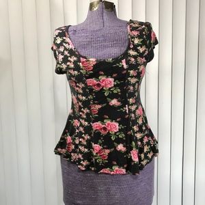 Rue21 floral blouse!🌹